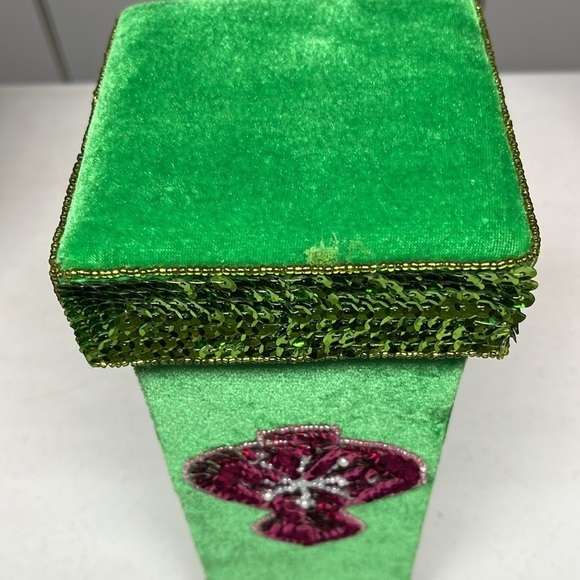 Holiday Square Sequin Wine Gift Box - Picture 6 of 10